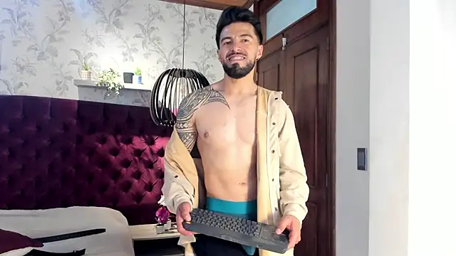 Liam_ashford live cam on StripChat