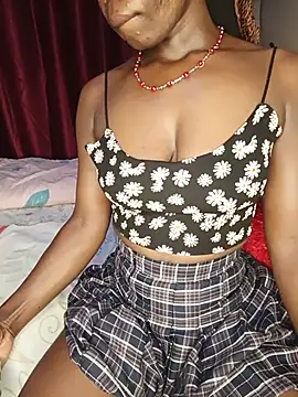 NicRaisaa webcam
