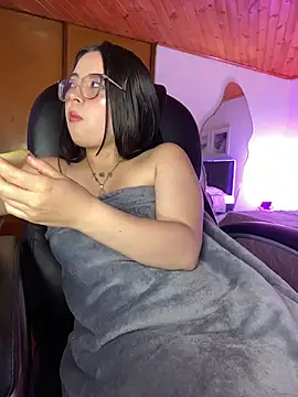 Camila_cute18 live cam on StripChat