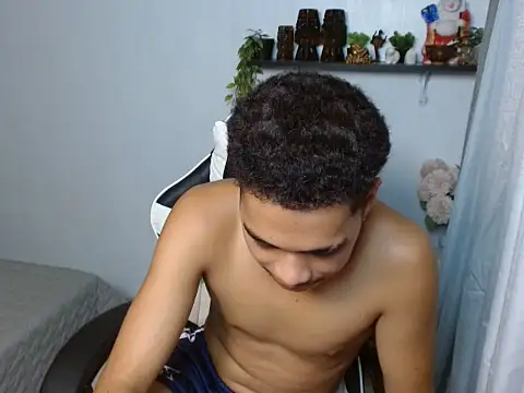 curlyasian_njxx live cam on StripChat