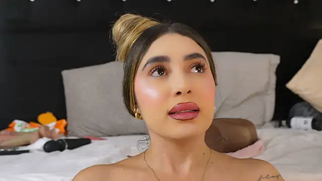 annyy_rosse (F young) - play with you pussy fingers💦