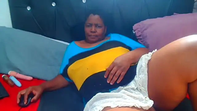 AfricanBigAssxx98 webcam