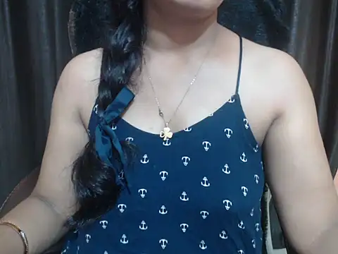Kudi_Kiyara live cam on StripChat