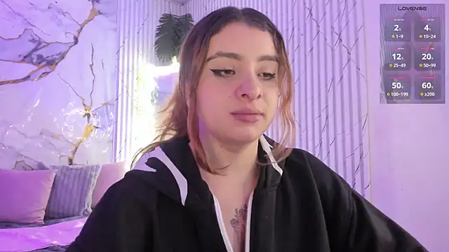 Naomy_tay1 live cam on StripChat