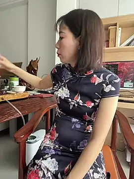 fafade2588 (F milf) - 看比基尼👙跳舞脱衣服