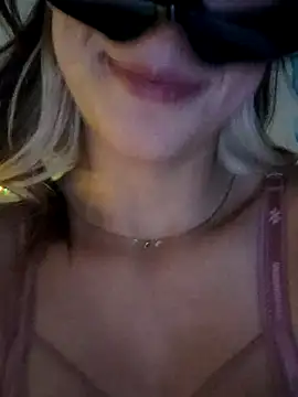 soraq_1245 live cam on StripChat