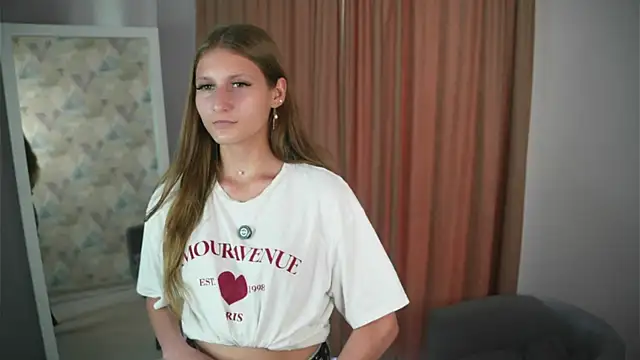 ErinnReburn live cam on StripChat