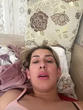 mia-kis live cam on StripChat