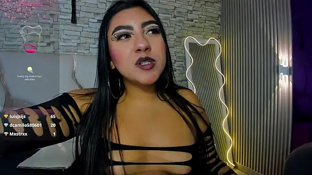 Laulin_tay live cam on StripChat