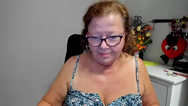 Adelewildx live cam on StripChat
