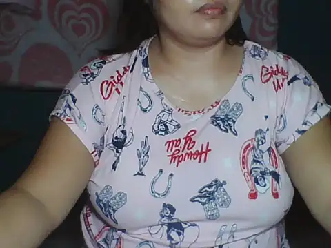 MommyKaye30 live cam on StripChat