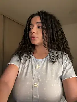 Curlyierr live cam on StripChat