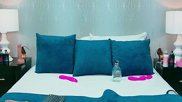 antonellaescudero (F young) - playing with fingers my ass