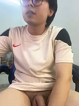 _Tommy_7 live cam on StripChat