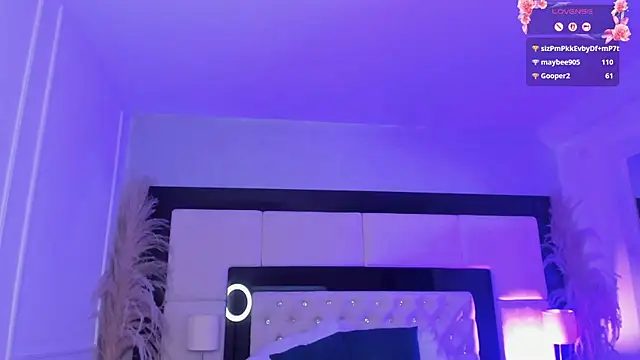 SummerLuna live cam on StripChat