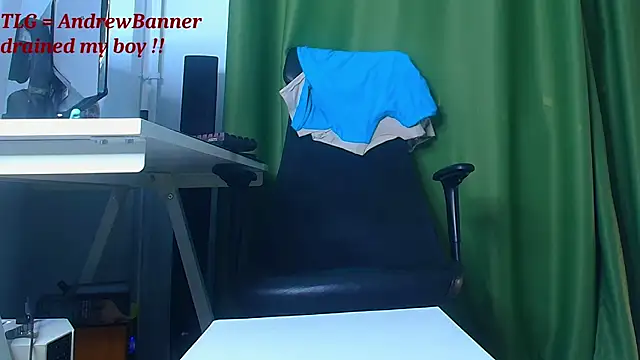 AndrewBanner live cam on StripChat
