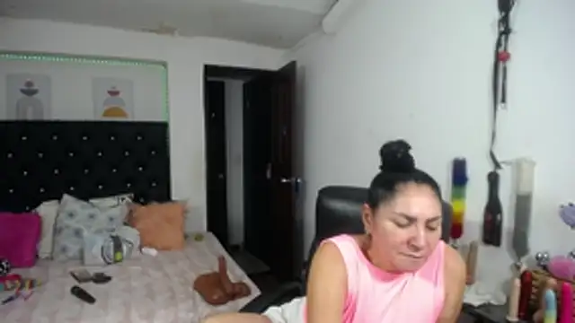 mature_bigboobs10 live cam on StripChat