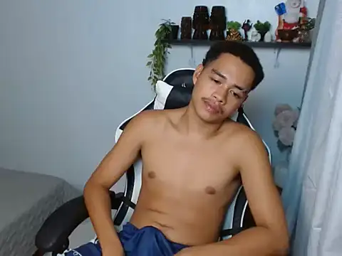 curlyasian_njxx live cam on StripChat