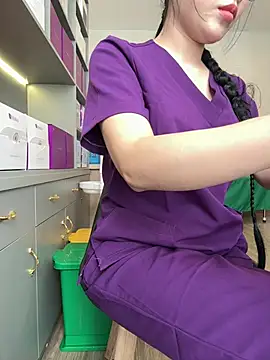 secretly_masturbating live cam on StripChat