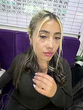 manuelaveeleez (F young) - BLOWJOB MUCH SALIVE