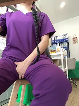 secretly_masturbating live cam on StripChat