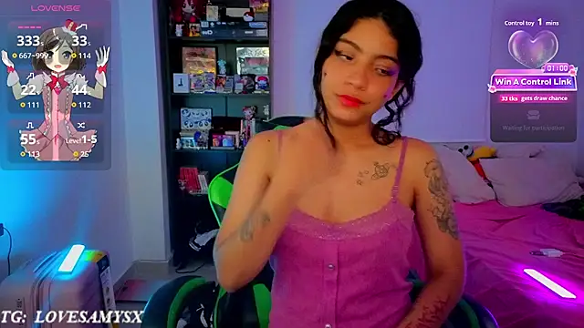 Lovelyamyy live cam on StripChat