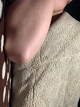 hatruclinh live cam on StripChat