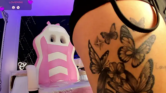 AnaiaClarck live cam on StripChat