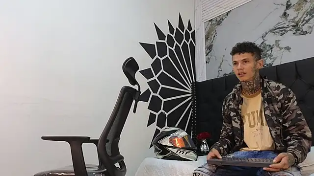 Paulo_527 live cam on StripChat