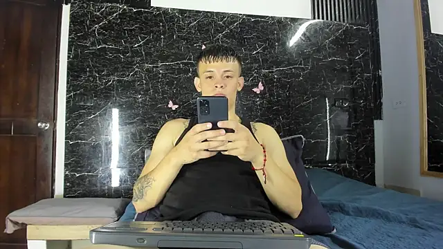 Robinlion91 live cam on StripChat
