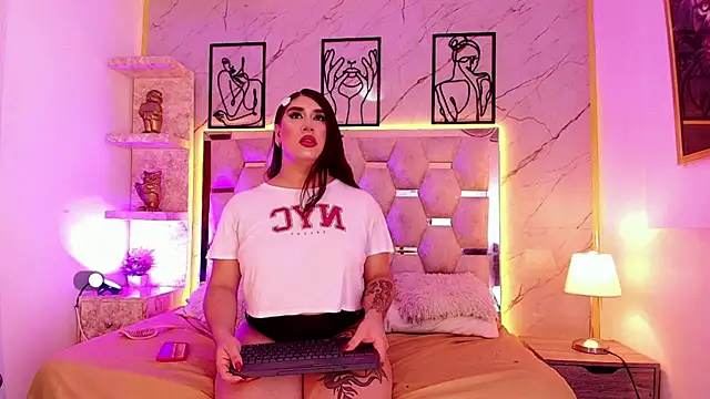 Nina_Strauss webcam