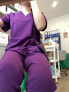 secretly_masturbating live cam on StripChat