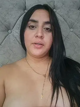 caty-linda live cam on StripChat