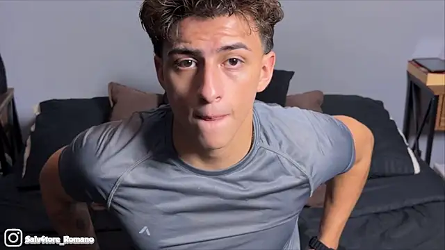 salvatore_romanoo live cam on StripChat