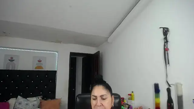 mature_bigboobs10 live cam on StripChat