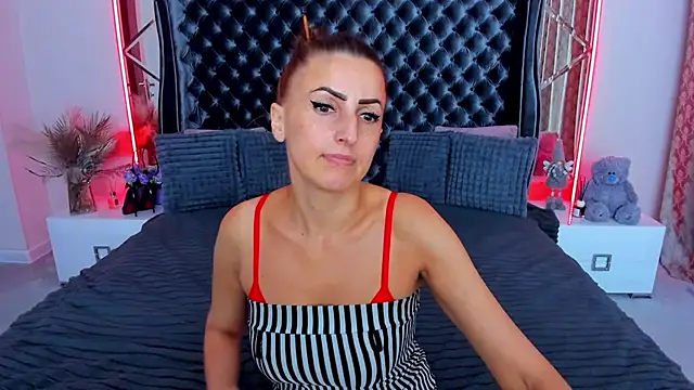 Rebecca_Diamond live cam on StripChat