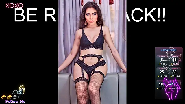 izabella_moore live cam on StripChat