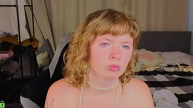 VioletDesiree live cam on StripChat