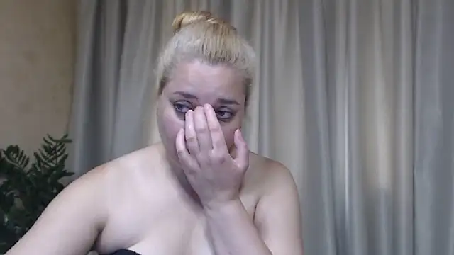 sweetpussy13 live cam on StripChat