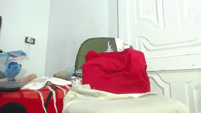Squirter_pussybomb live cam on StripChat
