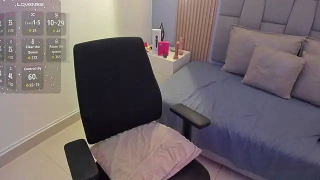Mika_love_milo webcam