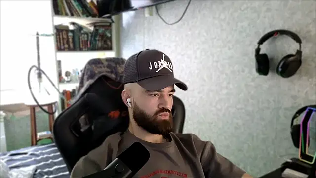 _Serious_Man webcam