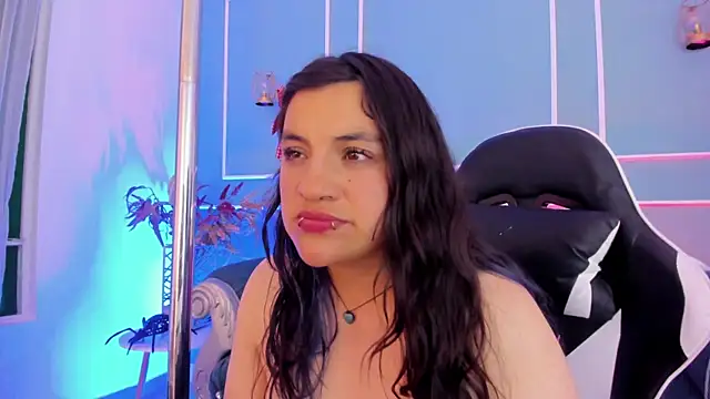 TaraTaylorr live cam on StripChat