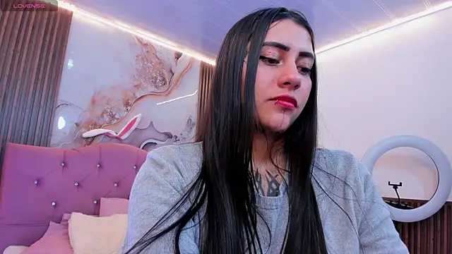 Kiara_tay live cam on StripChat
