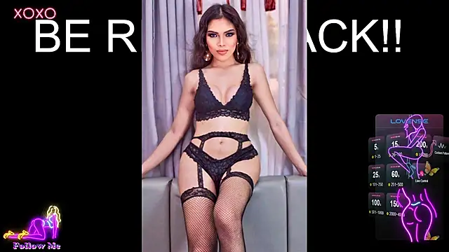 izabella_moore live cam on StripChat