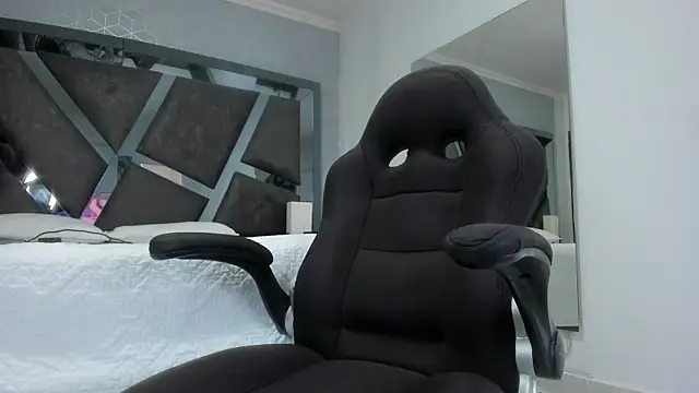 ElektraBomdans live cam on StripChat