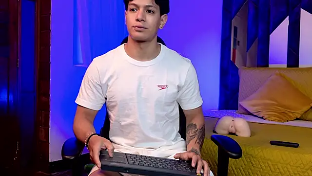 TonyPetrovjs live cam on StripChat