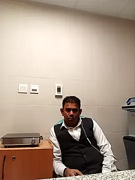 RAINBOWONE live cam on StripChat
