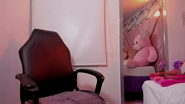 mia_rouxx1 - Mia_rouxx1's free webcam - UK Sex Cams