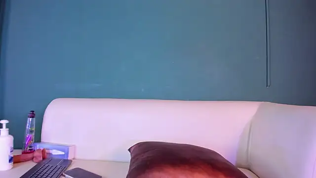 zoe_444 - Zoe_444's free webcam - UK Sex Cams